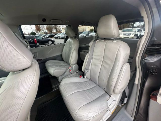 Vehicle image 16 of 51