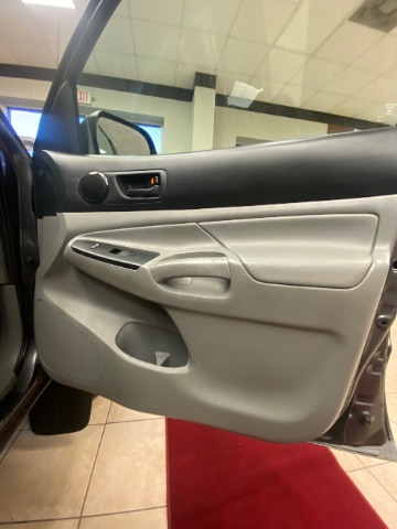 Vehicle image 18 of 25