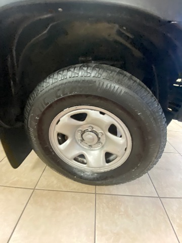 Vehicle image 23 of 25