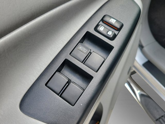 Vehicle image 10 of 30