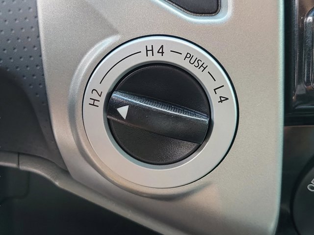 Vehicle image 23 of 30