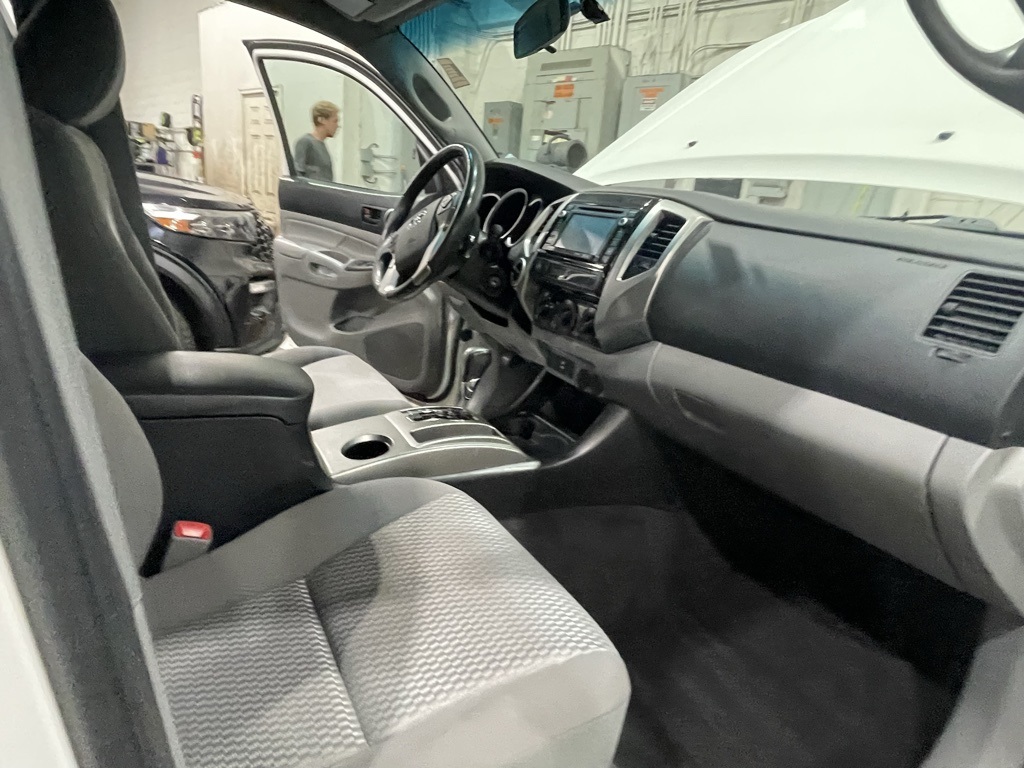 Vehicle image 17 of 30