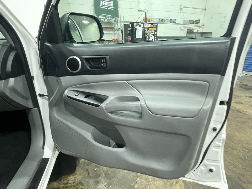 Vehicle image 27 of 30