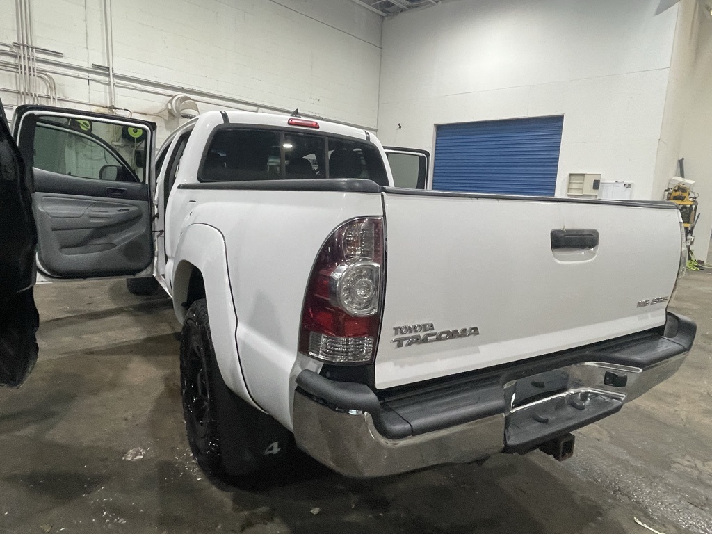 Vehicle image 26 of 30