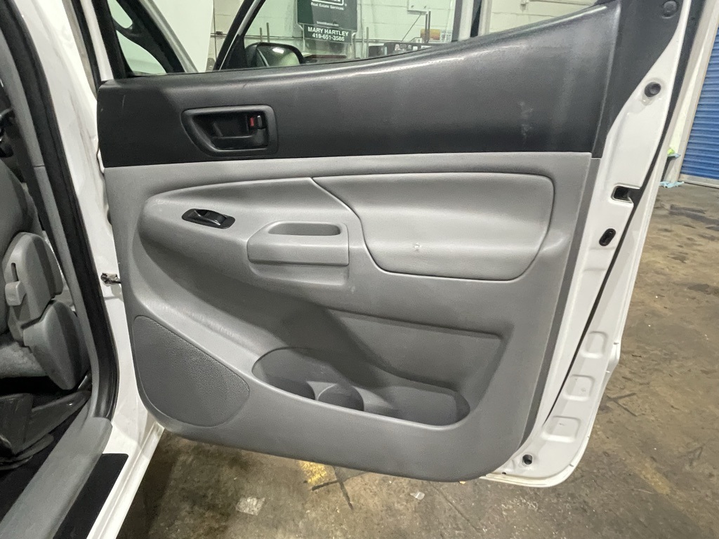 Vehicle image 21 of 30