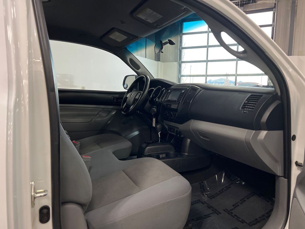 Vehicle image 100 of 106