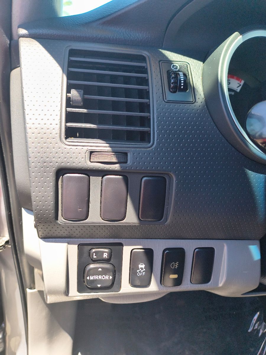 Vehicle image 23 of 29