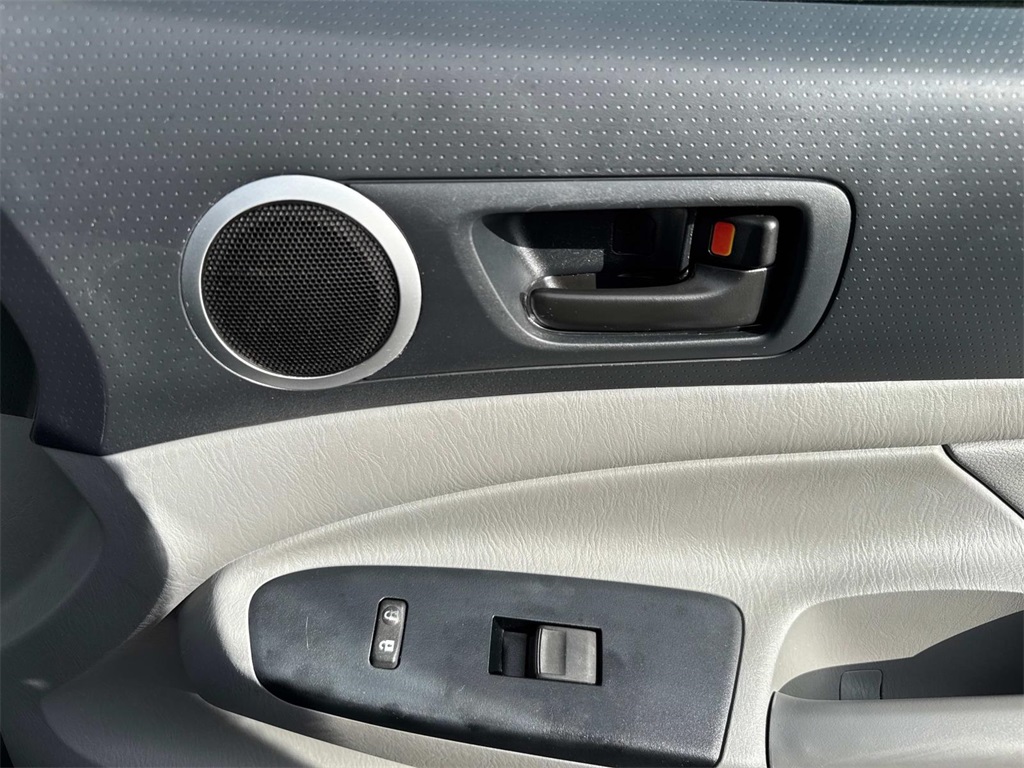Vehicle image 13 of 26