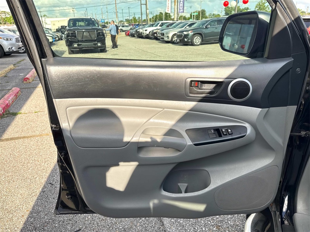 Vehicle image 18 of 26