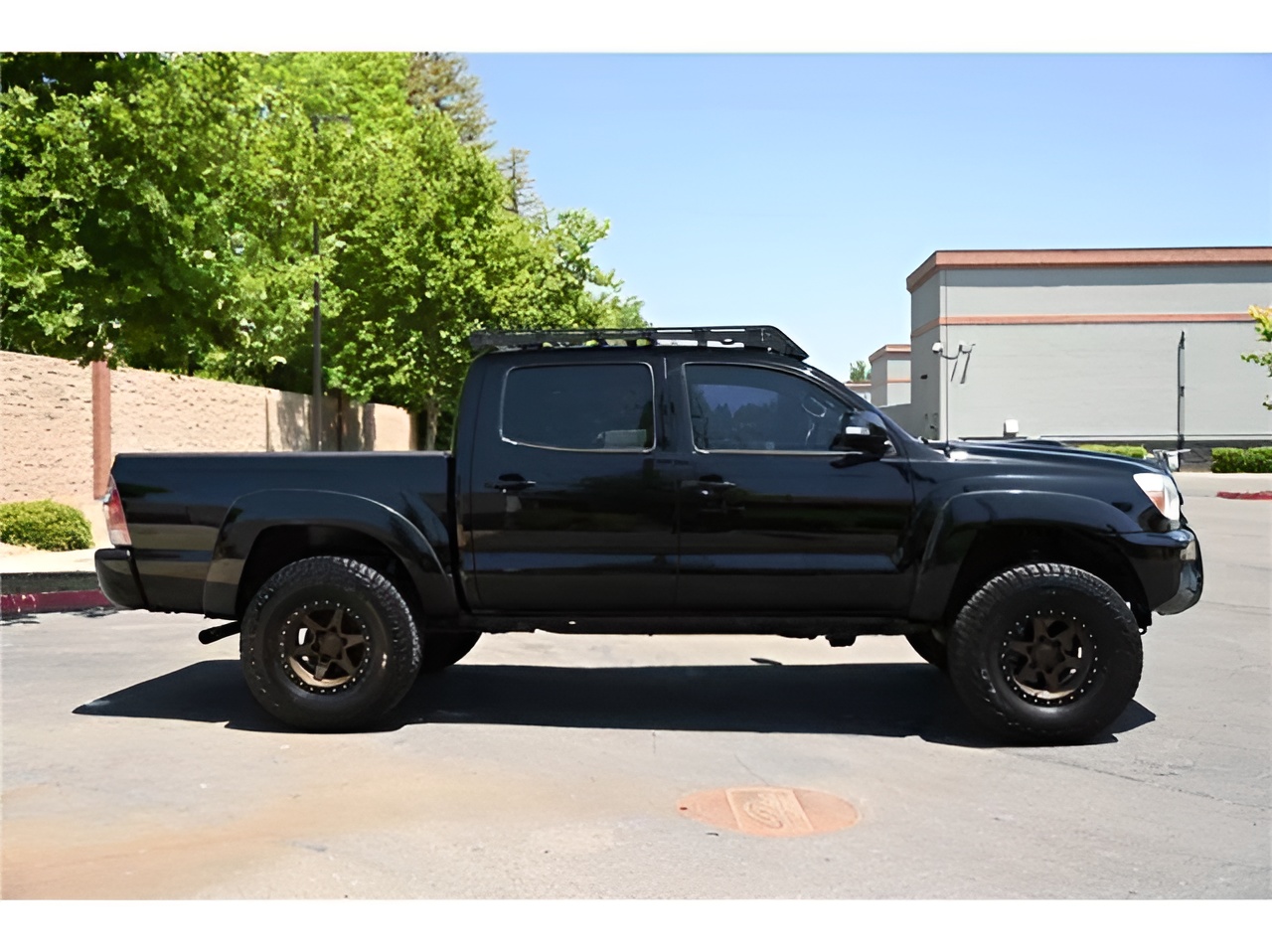 Vehicle image 40 of 44