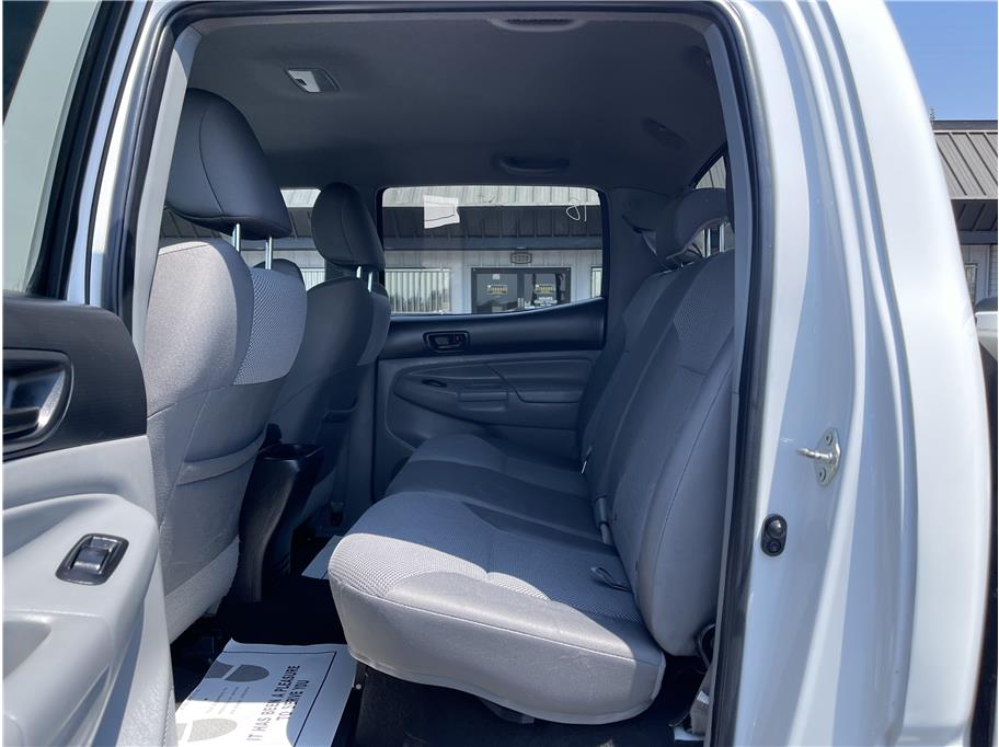 Vehicle image 13 of 18