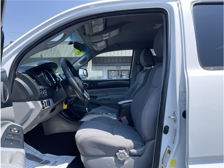 Vehicle image 14 of 18