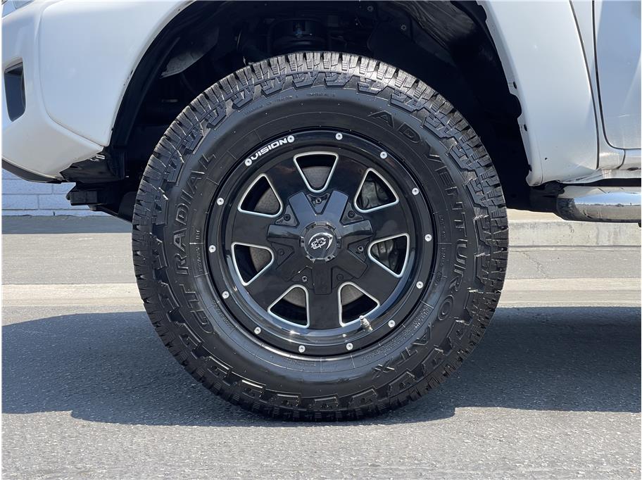 Vehicle image 10 of 18
