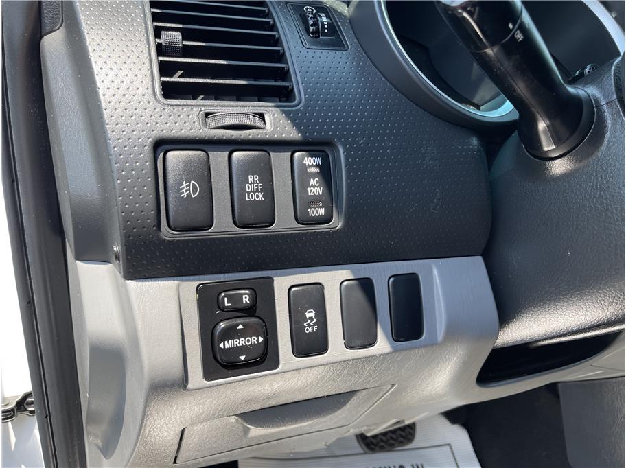 Vehicle image 16 of 18