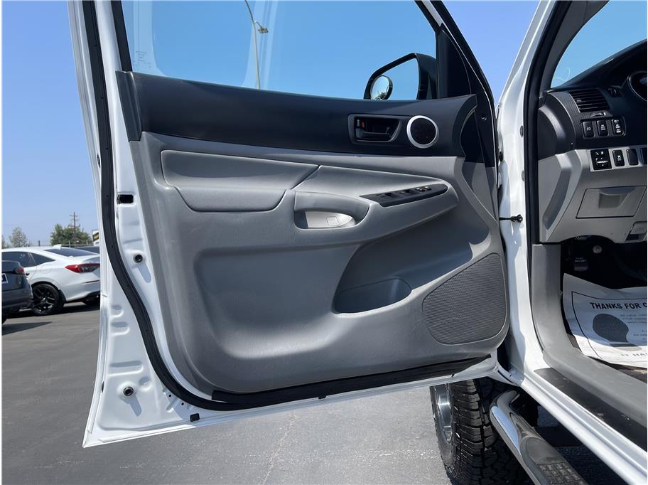 Vehicle image 17 of 18