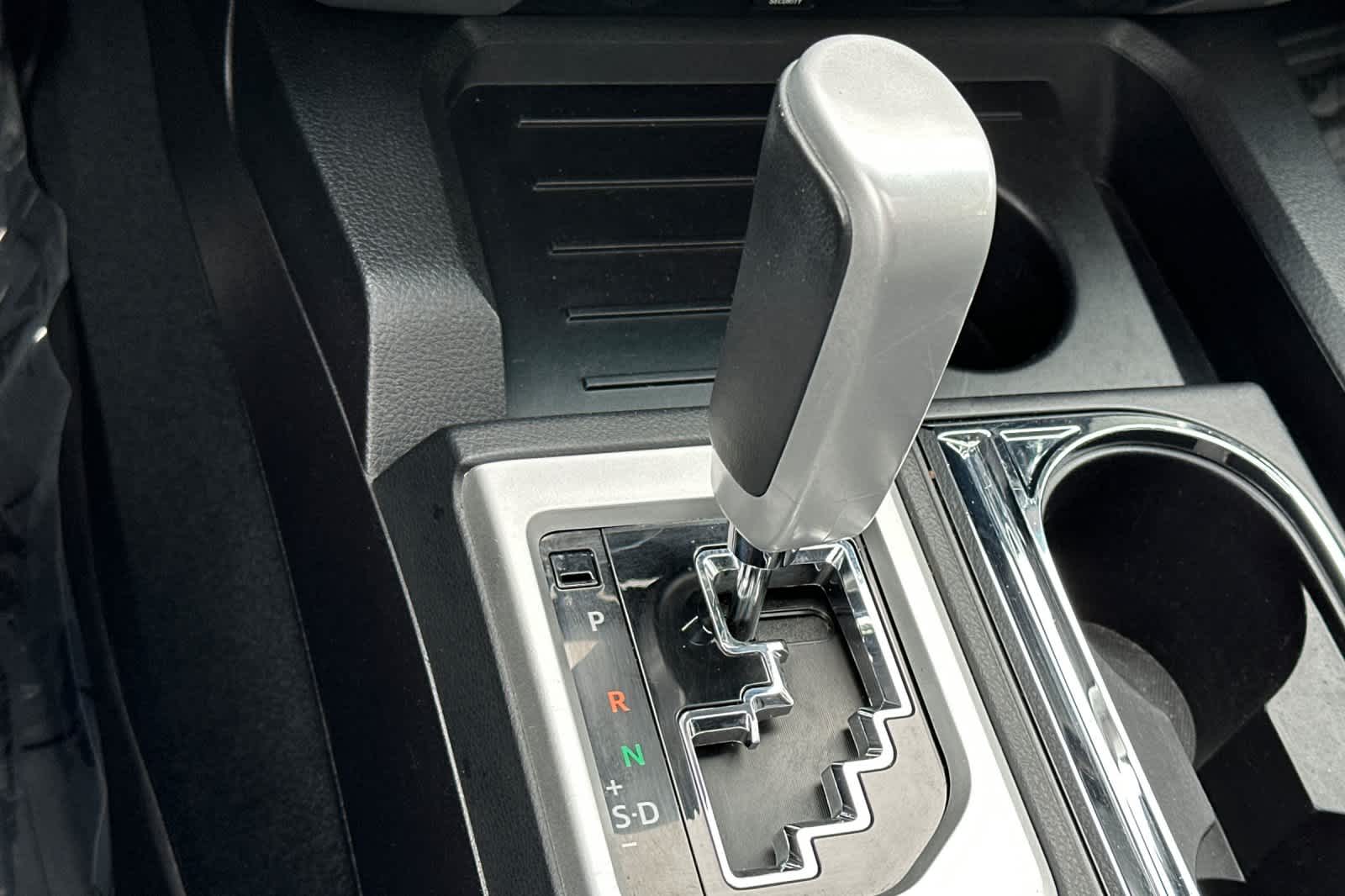 Vehicle image 22 of 28