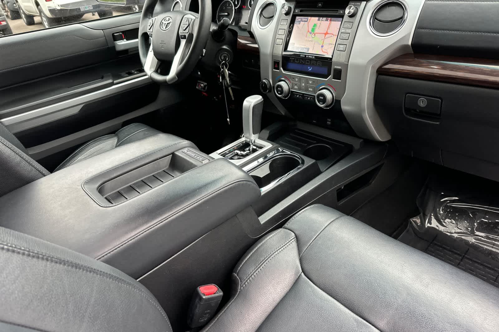 Vehicle image 16 of 28
