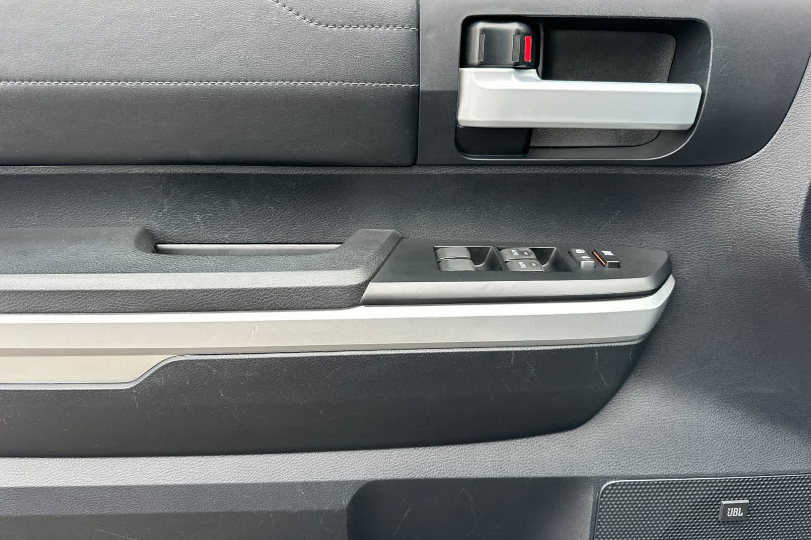 Vehicle image 13 of 28