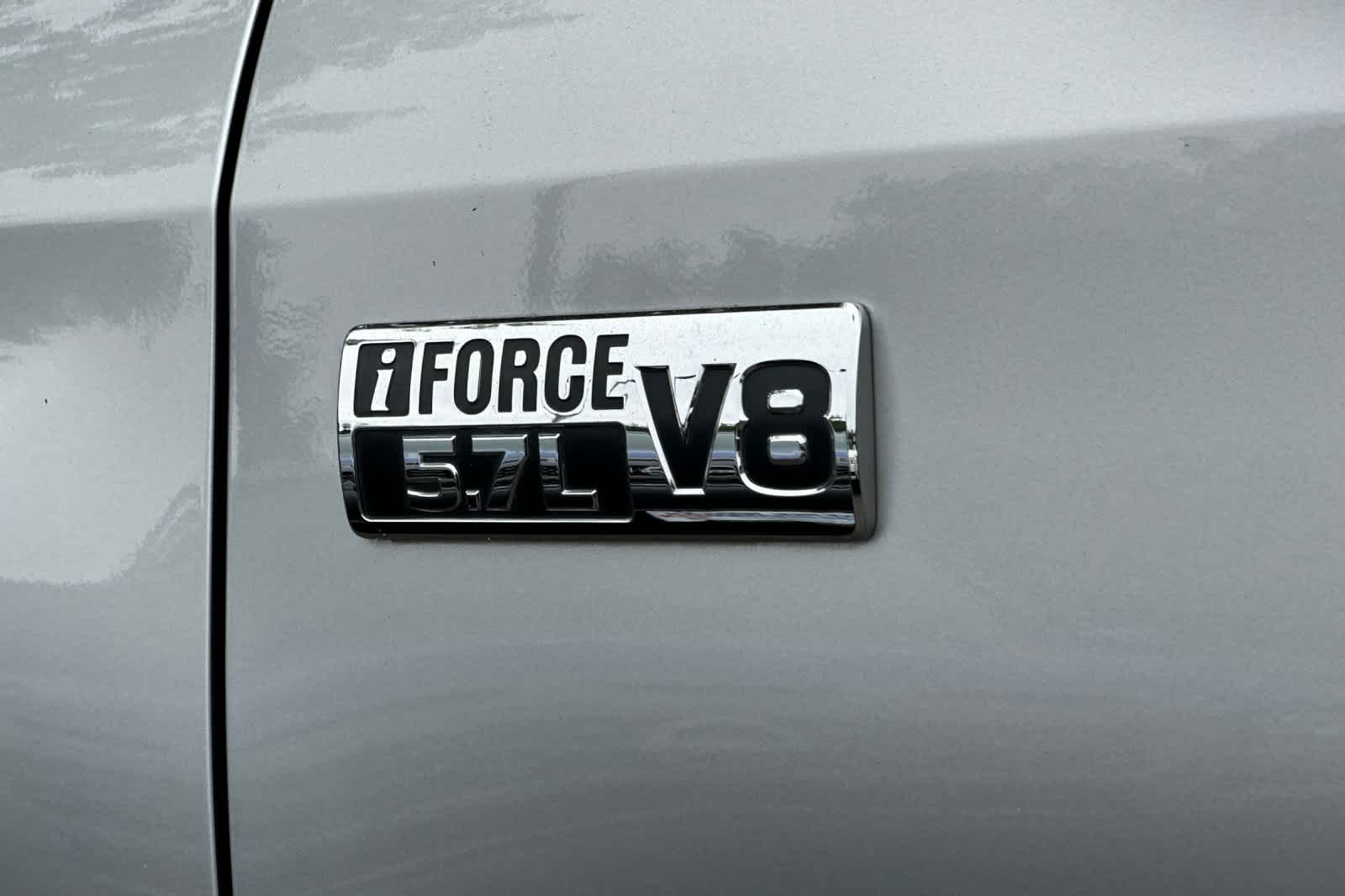 Vehicle image 27 of 28