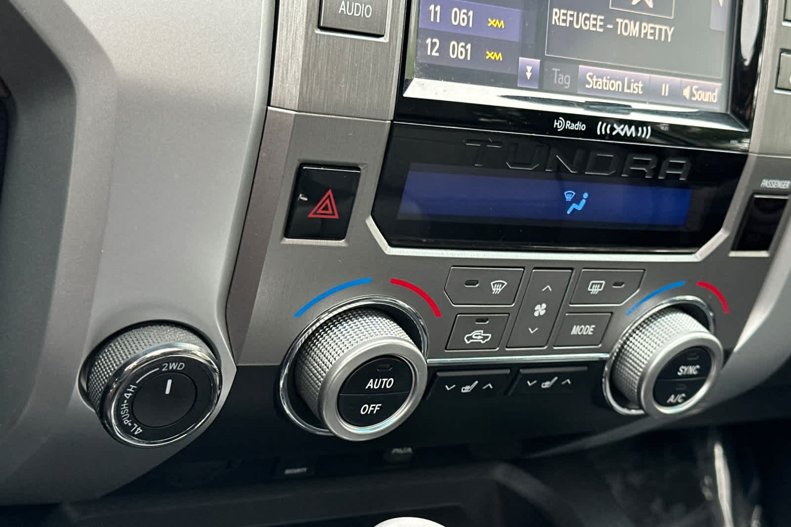 Vehicle image 21 of 28