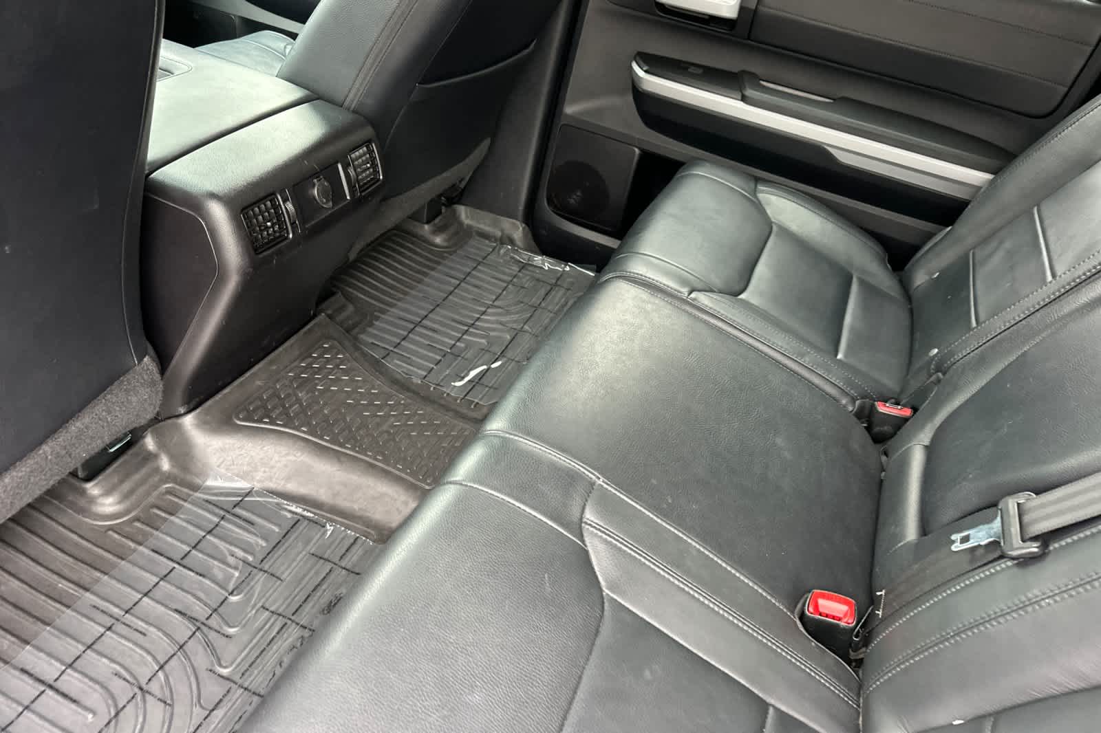 Vehicle image 11 of 28