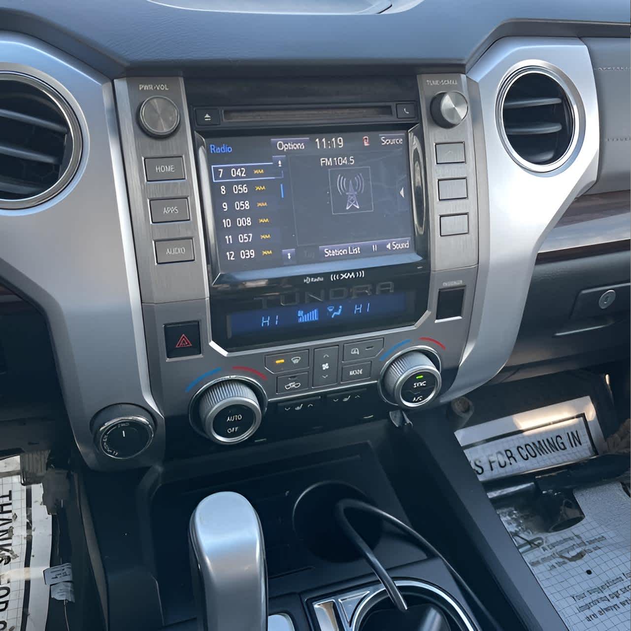 Vehicle image 21 of 24