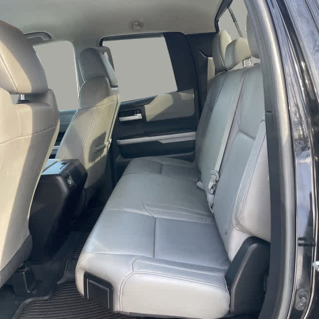 Vehicle image 18 of 24