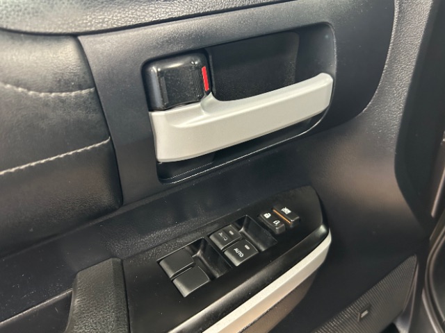 Vehicle image 11 of 22