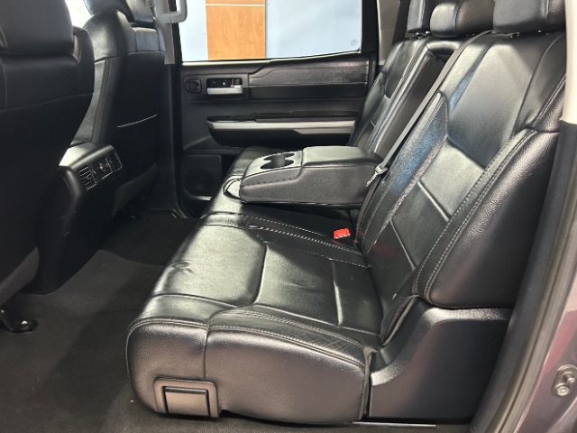 Vehicle image 18 of 22