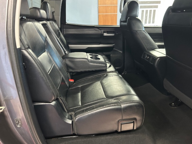 Vehicle image 17 of 22