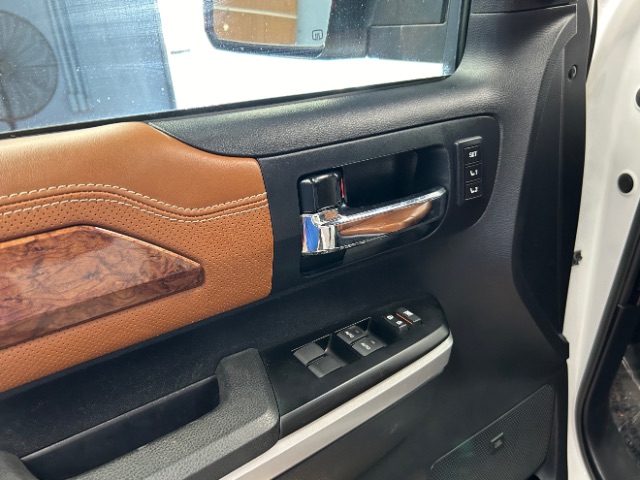 Vehicle image 4 of 9