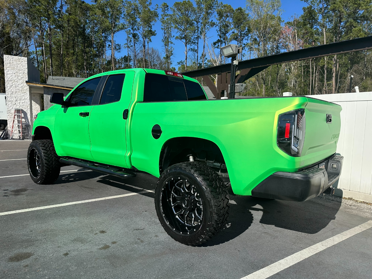 Vehicle image 9 of 39