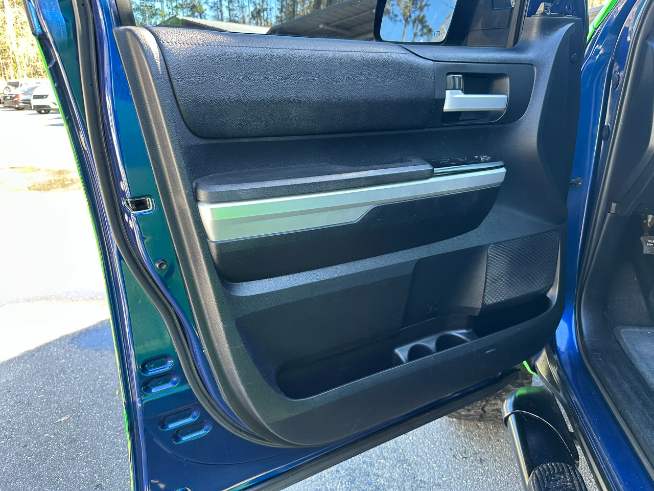 Vehicle image 20 of 39