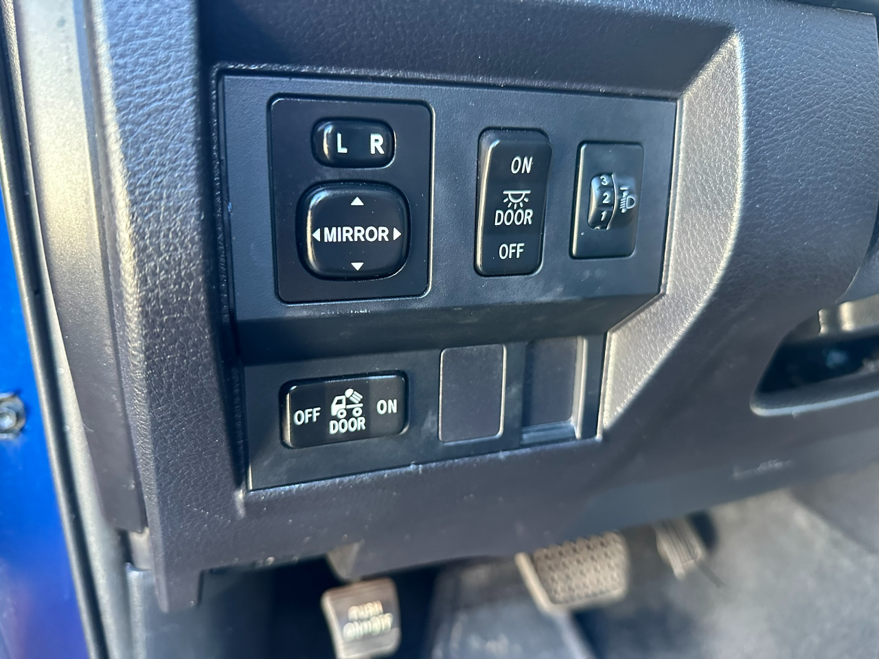 Vehicle image 27 of 39