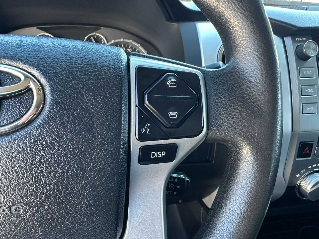 Vehicle image 30 of 39