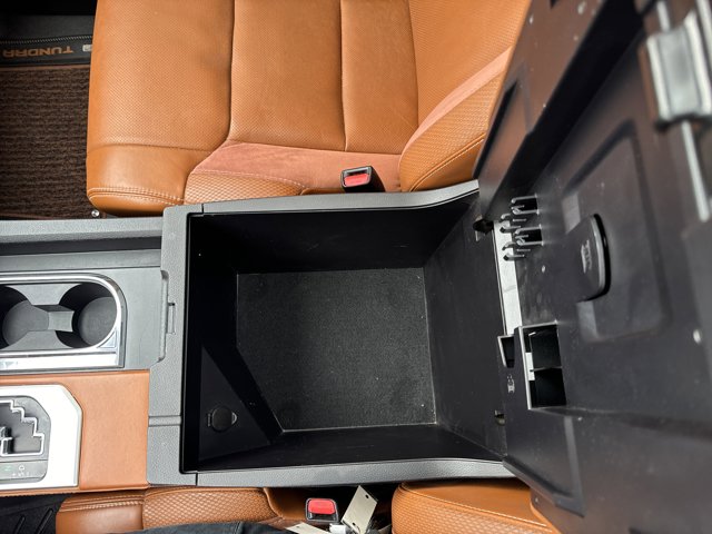 Vehicle image 22 of 33