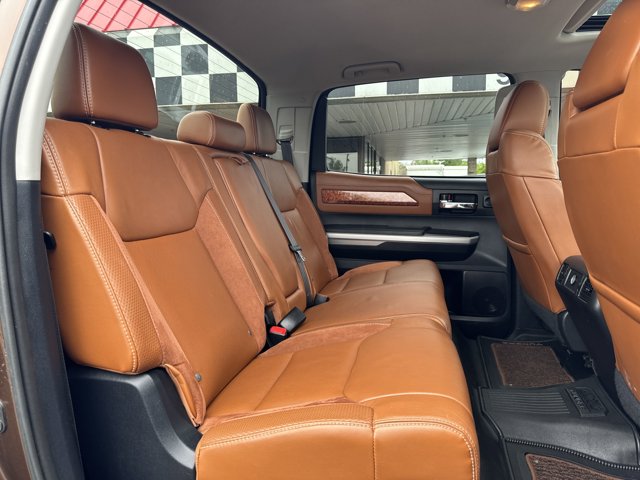 Vehicle image 27 of 33