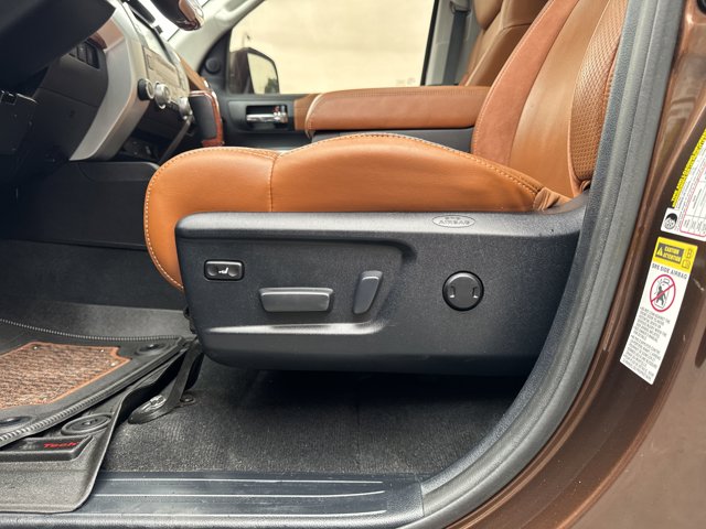 Vehicle image 31 of 33