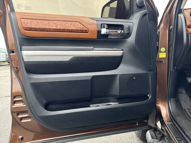 Vehicle image 11 of 33