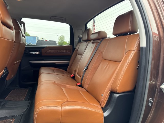 Vehicle image 25 of 33