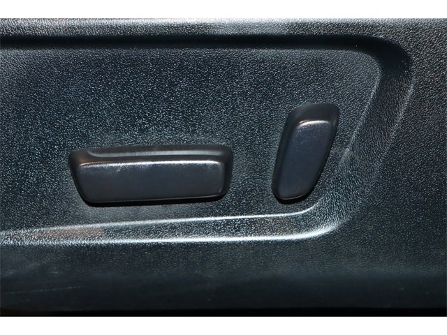Vehicle image 28 of 30
