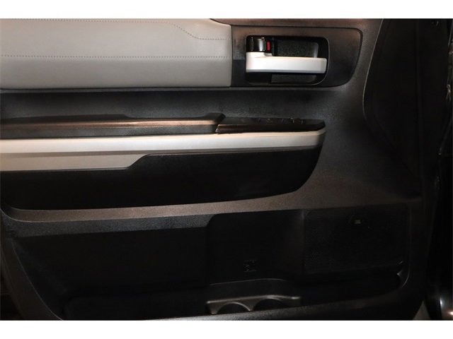 Vehicle image 27 of 30