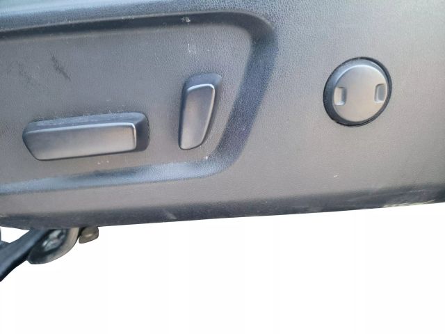 Vehicle image 31 of 50