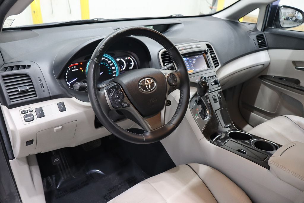Vehicle image 19 of 38