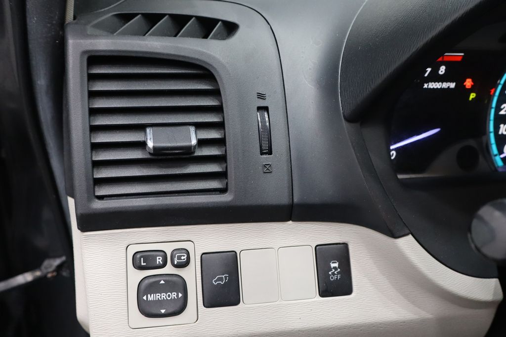 Vehicle image 16 of 38