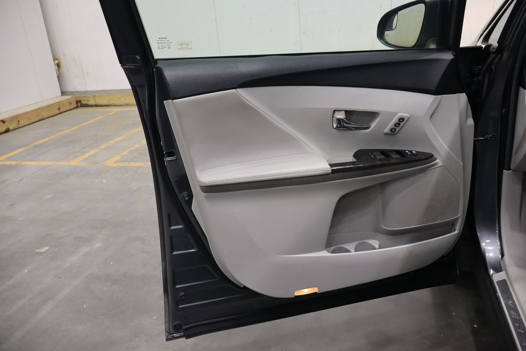 Vehicle image 14 of 38