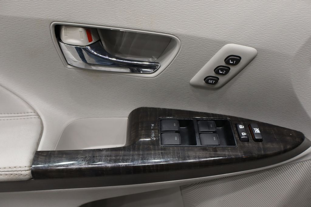 Vehicle image 15 of 38