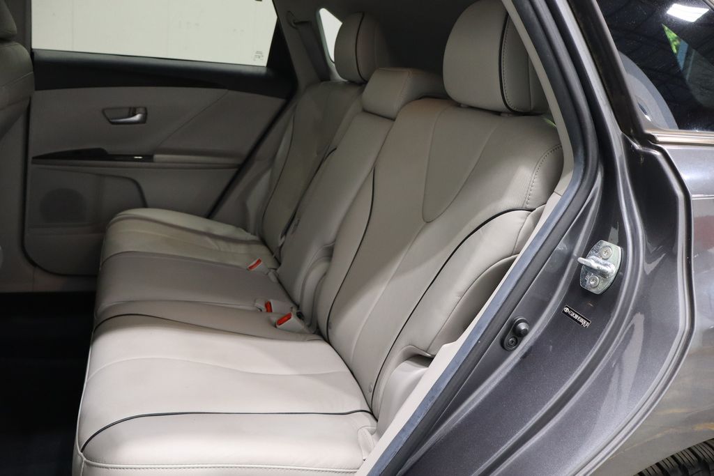 Vehicle image 11 of 38