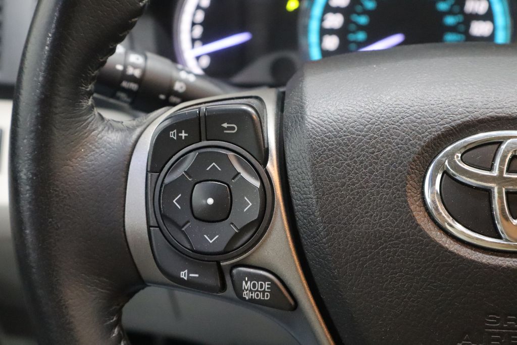 Vehicle image 21 of 38