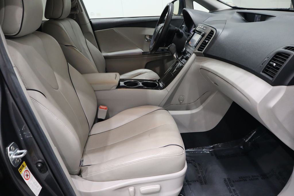 Vehicle image 13 of 38